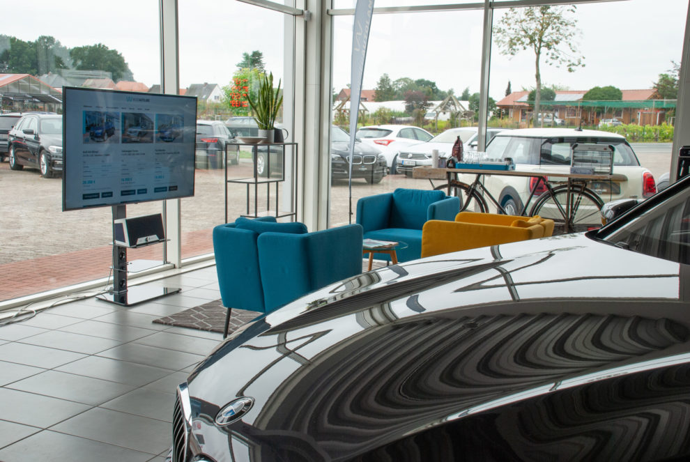 Weser Autoland Showroom Sitzecke